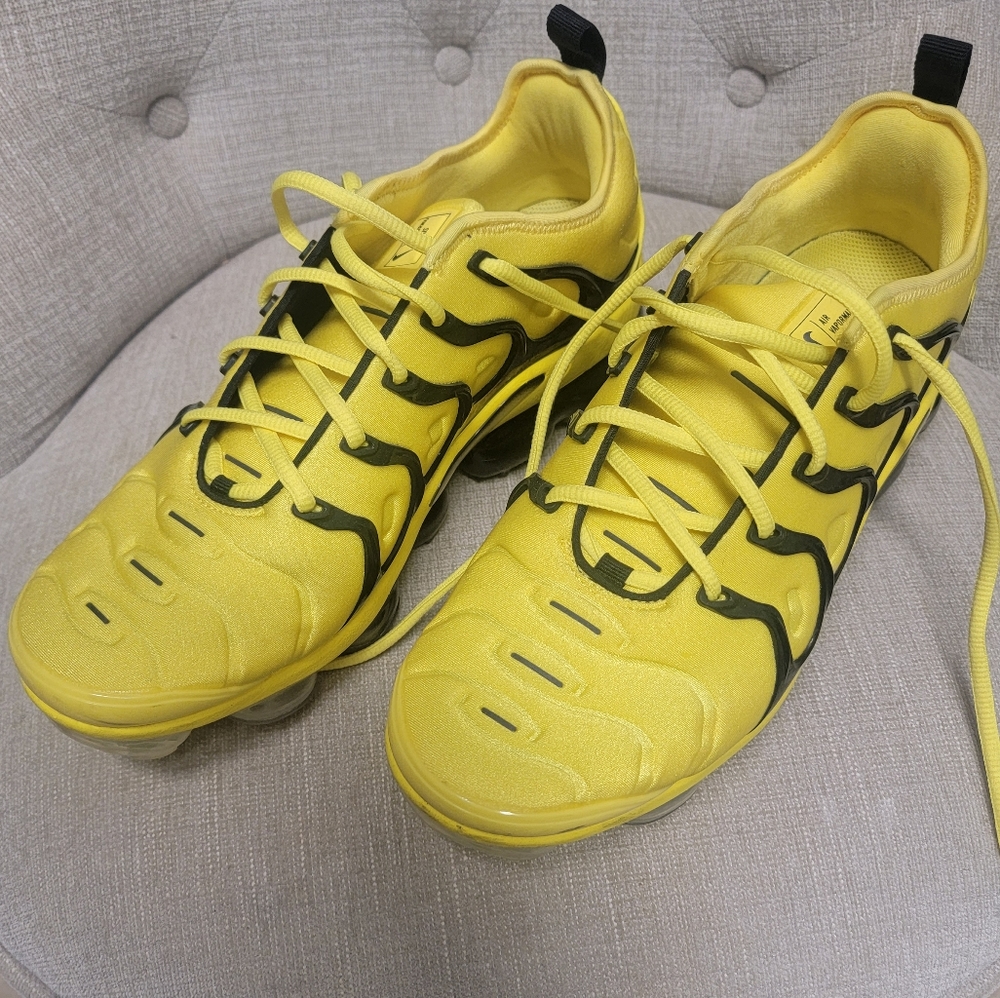 Mens nike air vapormax plus sneakers